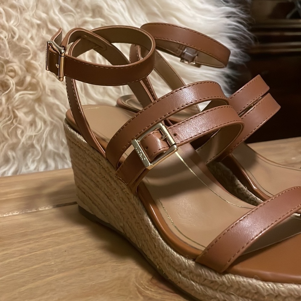 NWT Vionic Sabina Espadrilles, Size 8 ***FREE SHIPPING***